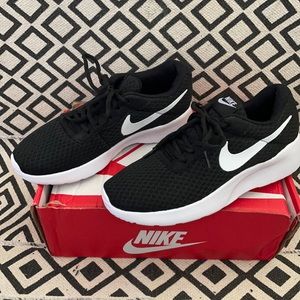 Nike Tanjun Sneakers